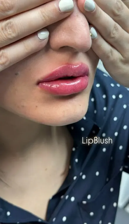 Lip coloring by Syinger Tattoos